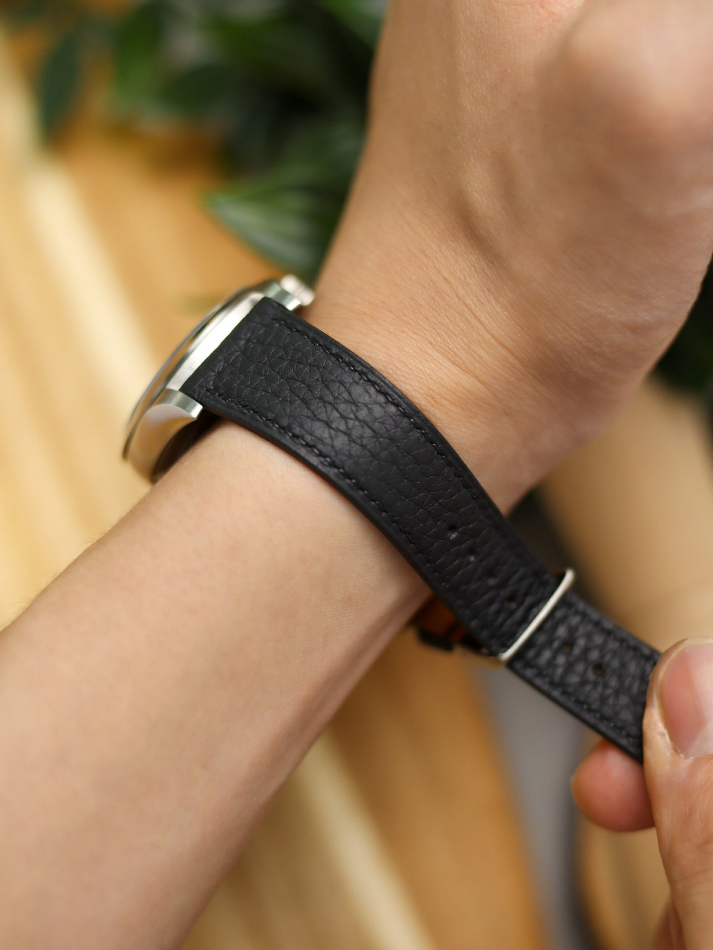 Matte Black Togo Lean Strap