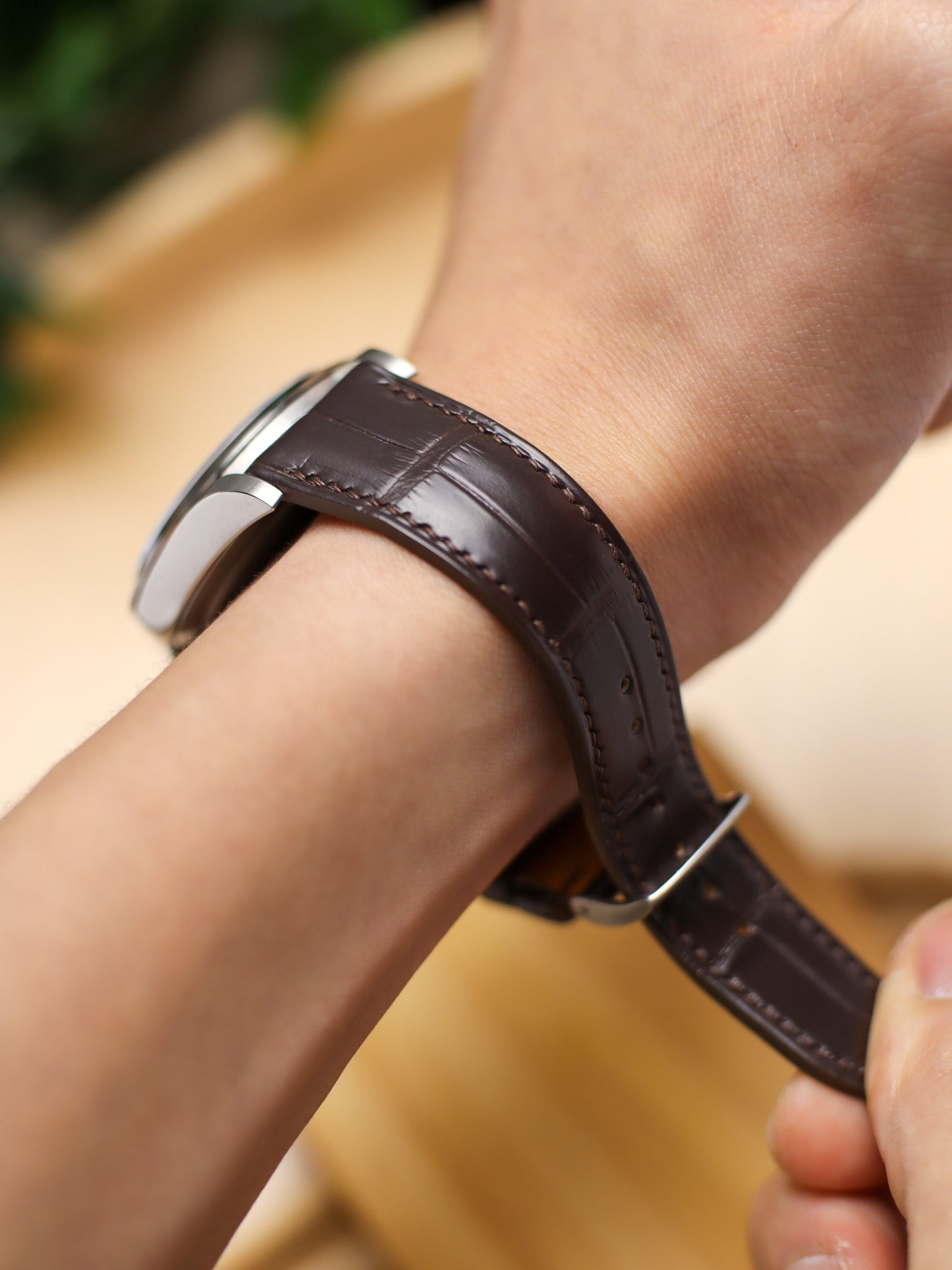 Matte Dark Brown Alligator Hallmark Strap