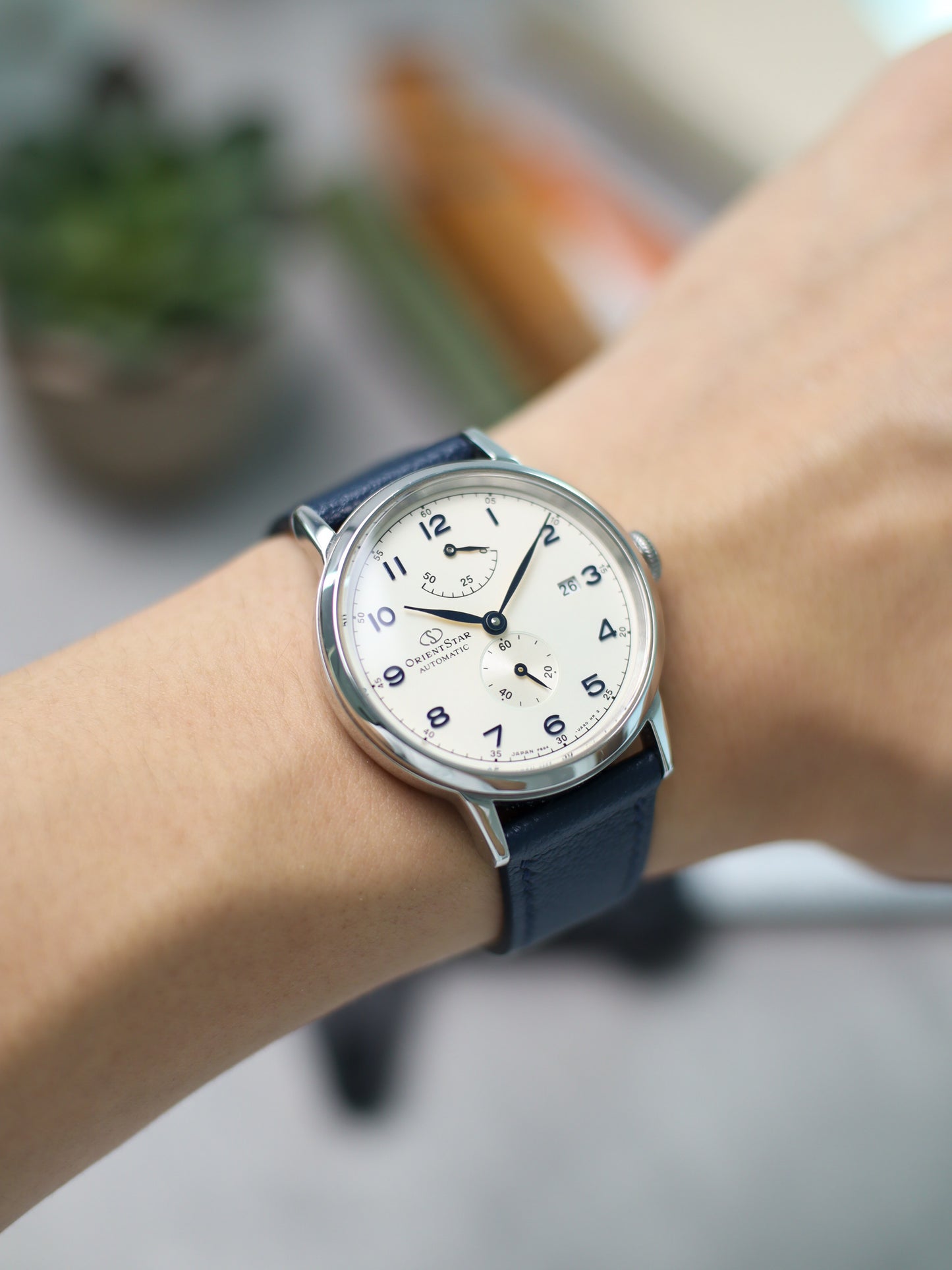 Navy Blue Chèvre Lean Strap