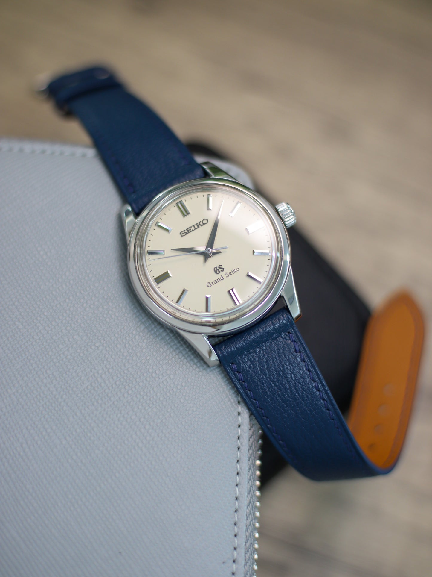 Navy Blue Chèvre Lean Strap