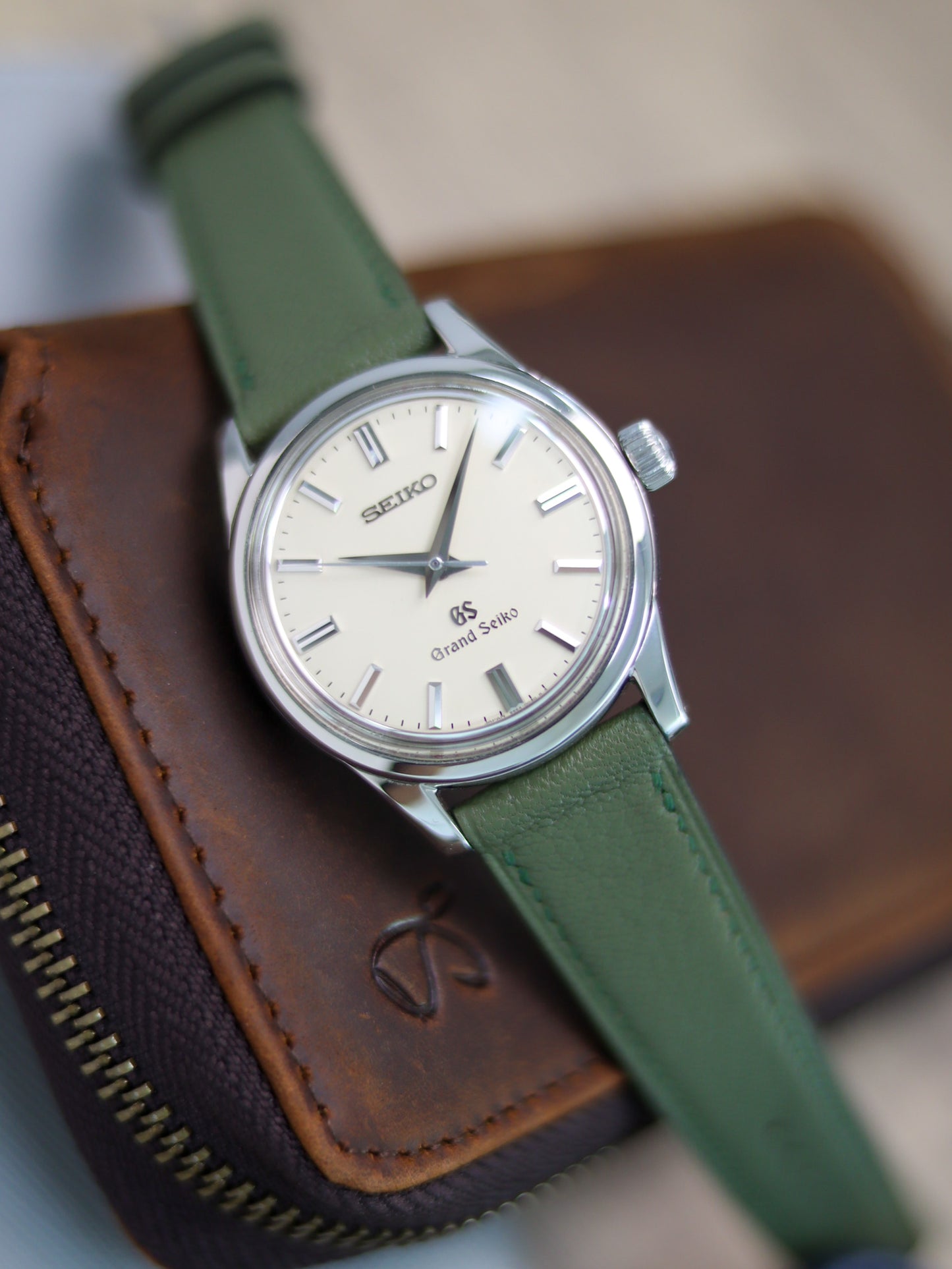 Olive Green Chèvre Lean Strap
