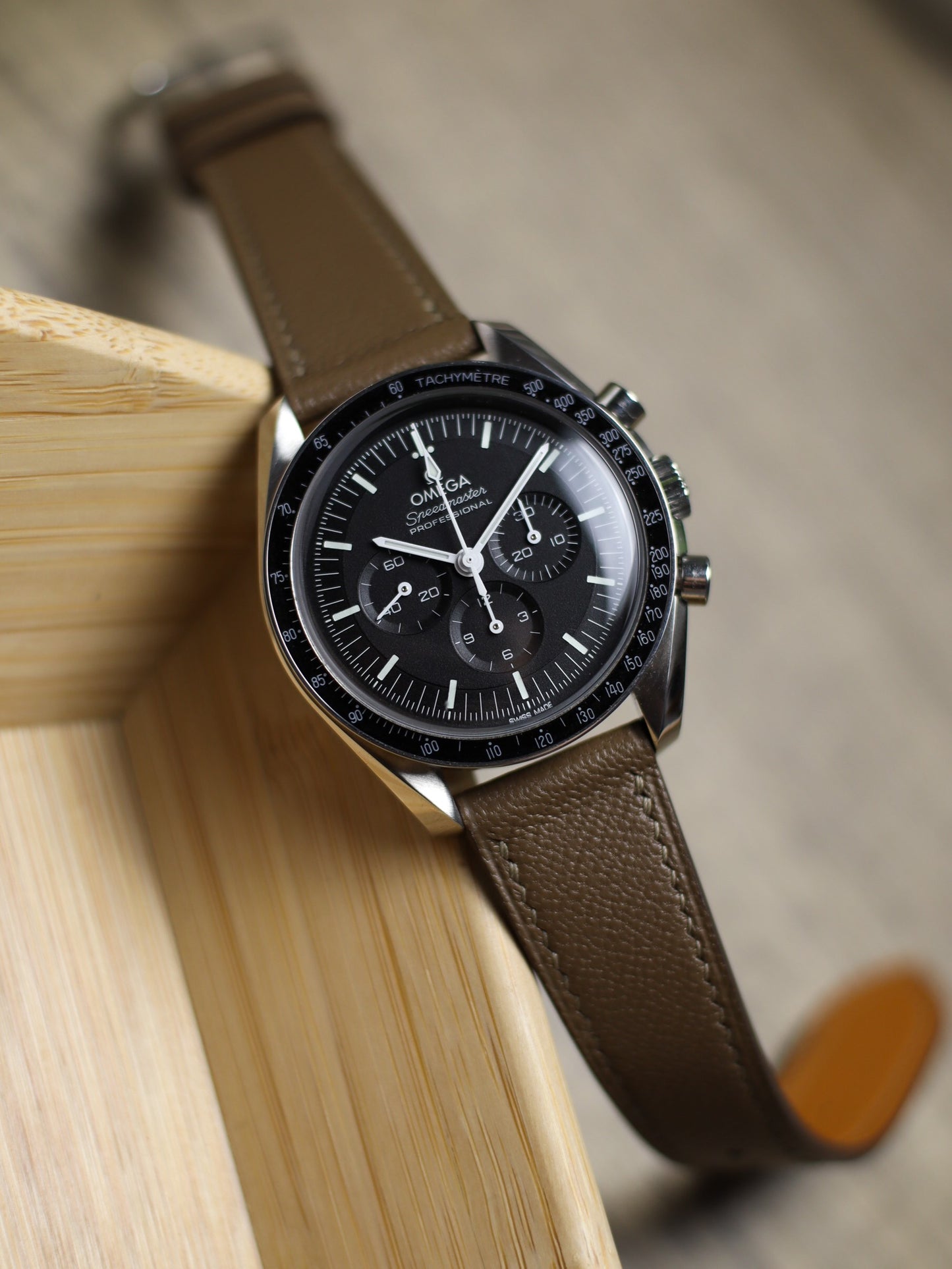 Taupe Chèvre Lean Strap