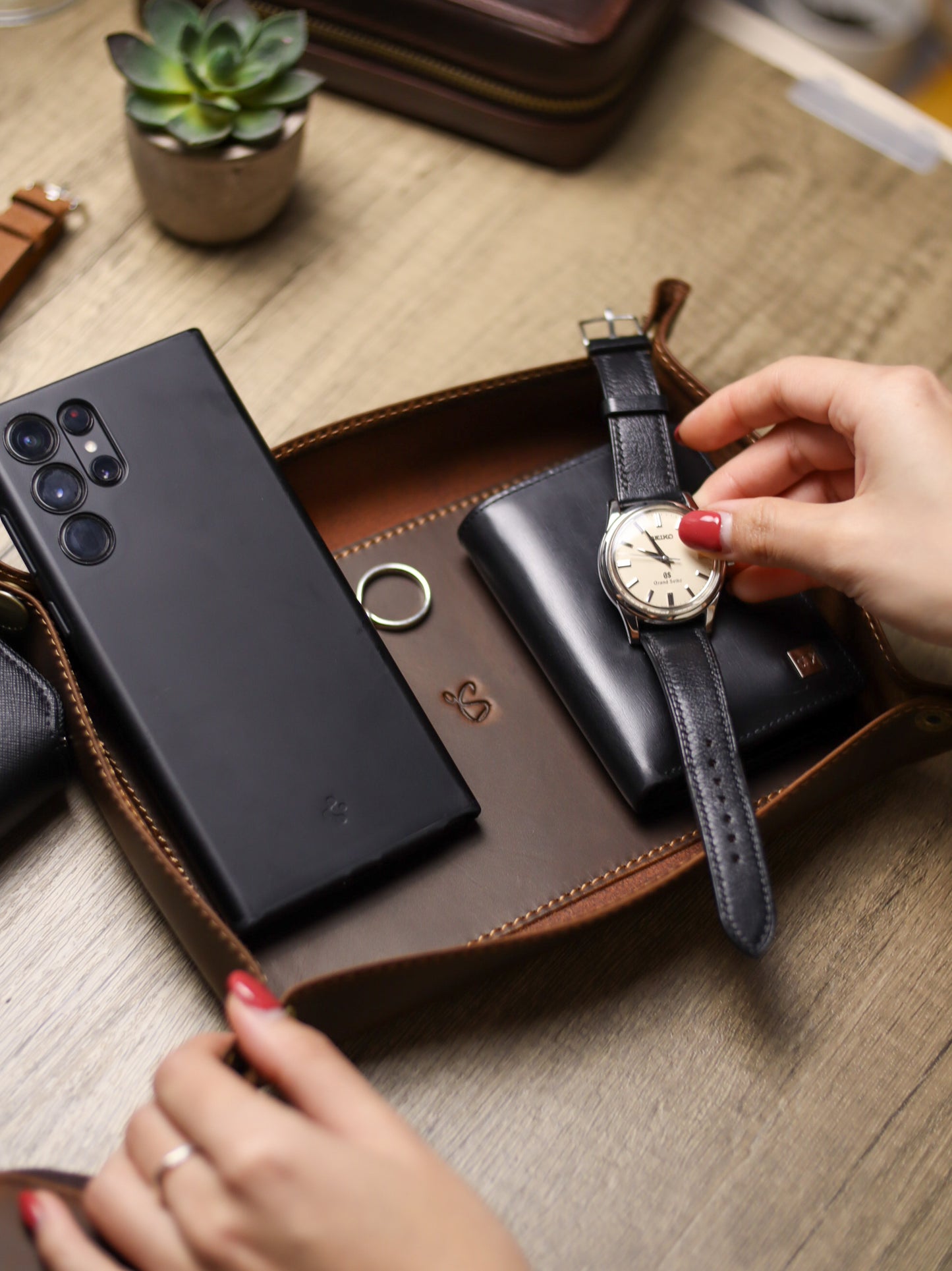 Dark Brown Crazy Horse Natural Fold Valet Tray