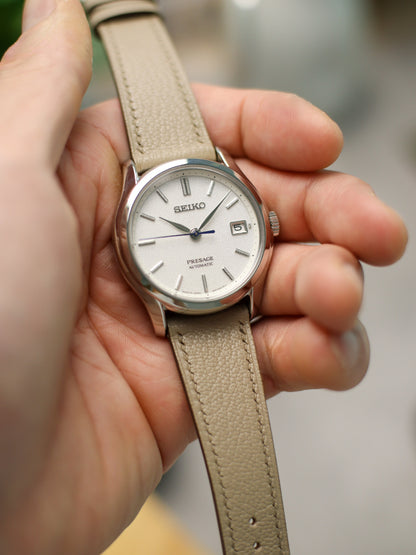 Light Clay Grey Chèvre Lean Strap